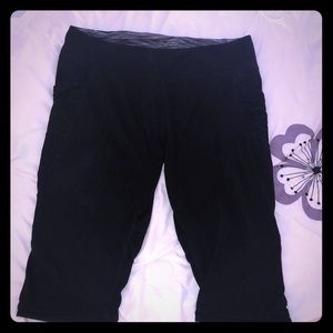 Tangerine black Capri leggings with pockets